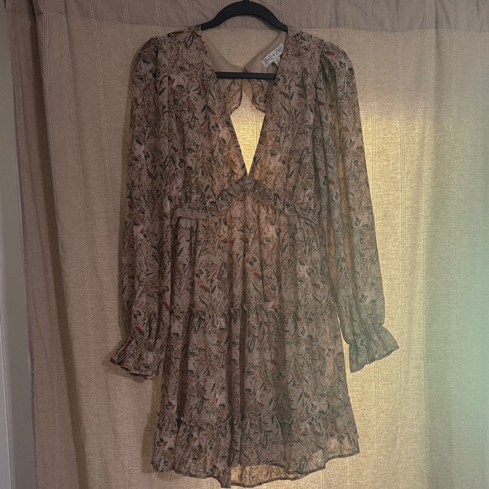 She + Sky Beige Floral V-Neck Long Sleeve Tiered Mini Dress